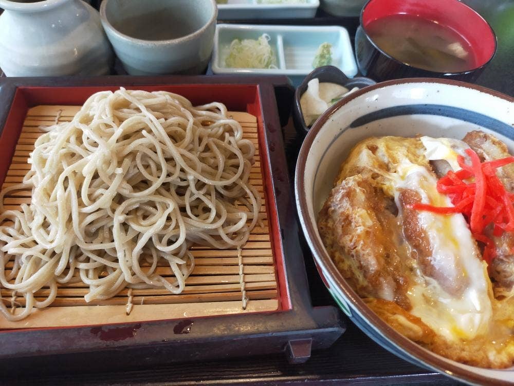 手打ちそば よろずや