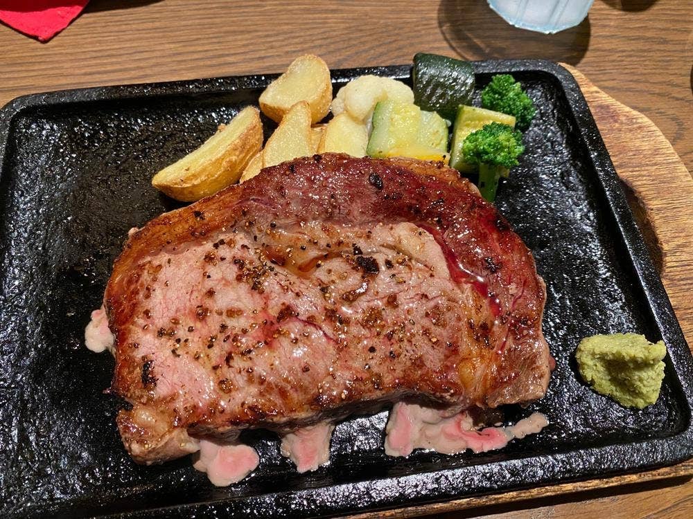 Gottie'sBEEF Maker’s Pier