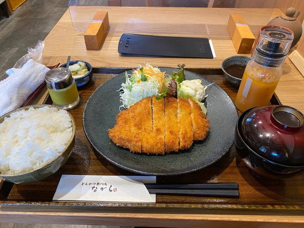 とんかつ専門店ながら