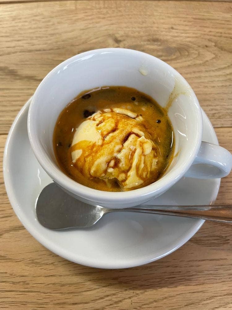 CAFE 水とコーヒー