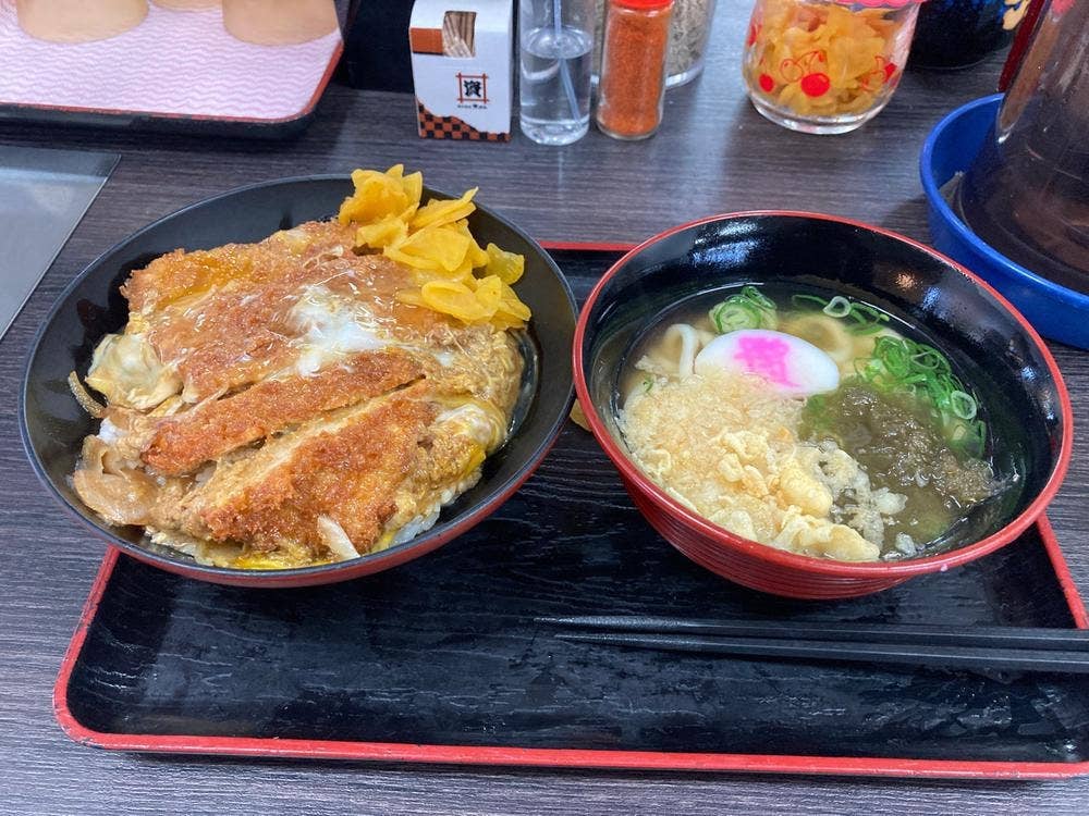 資さんうどん 諸岡店