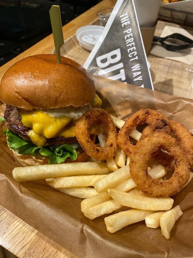 J.S. BURGERS CAFE 新宿店