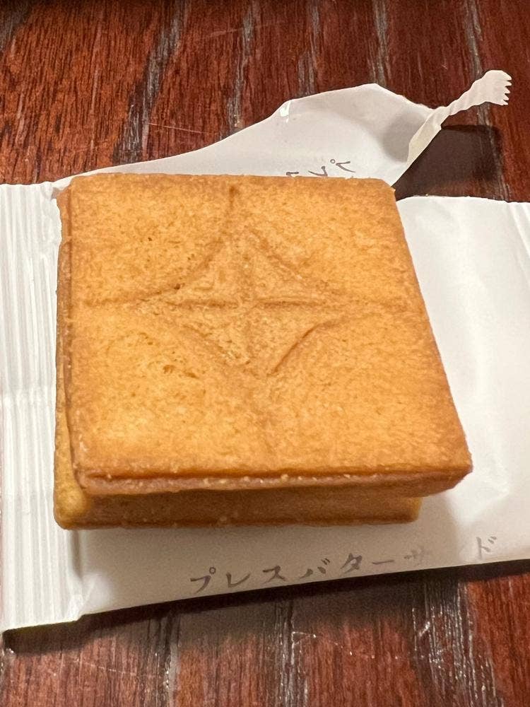 PRESS BUTTER SAND HANAGATAYA東京店