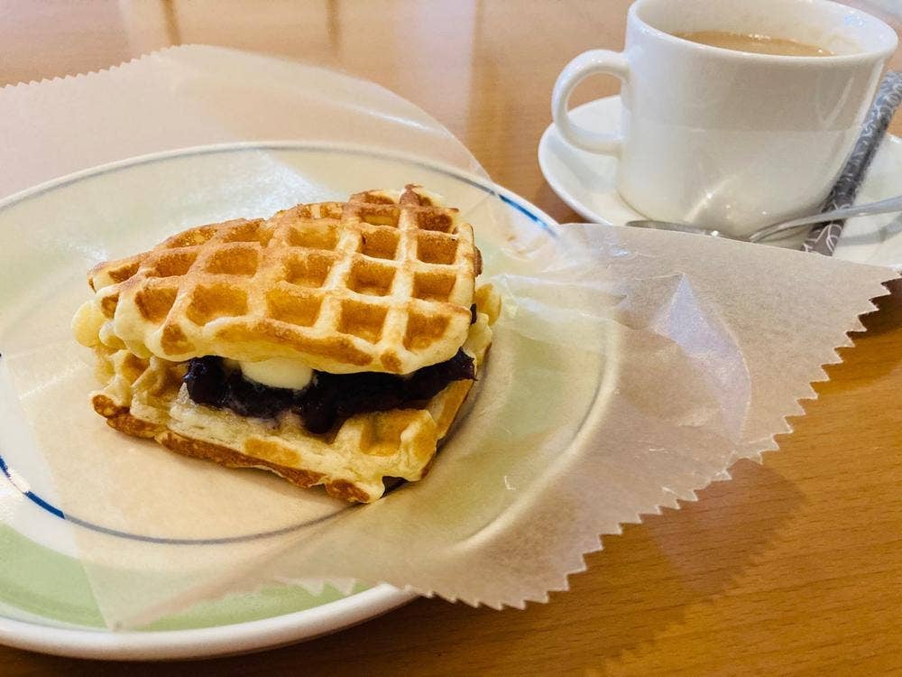 MINIMAL COFFEE & WAFFLE