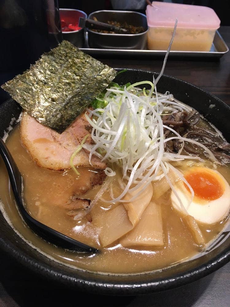 らぁ麺酒場 月光華麺