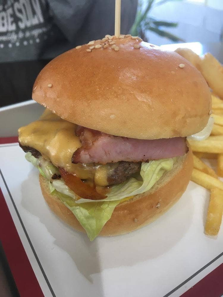 Hello Hamburger / 38 dining