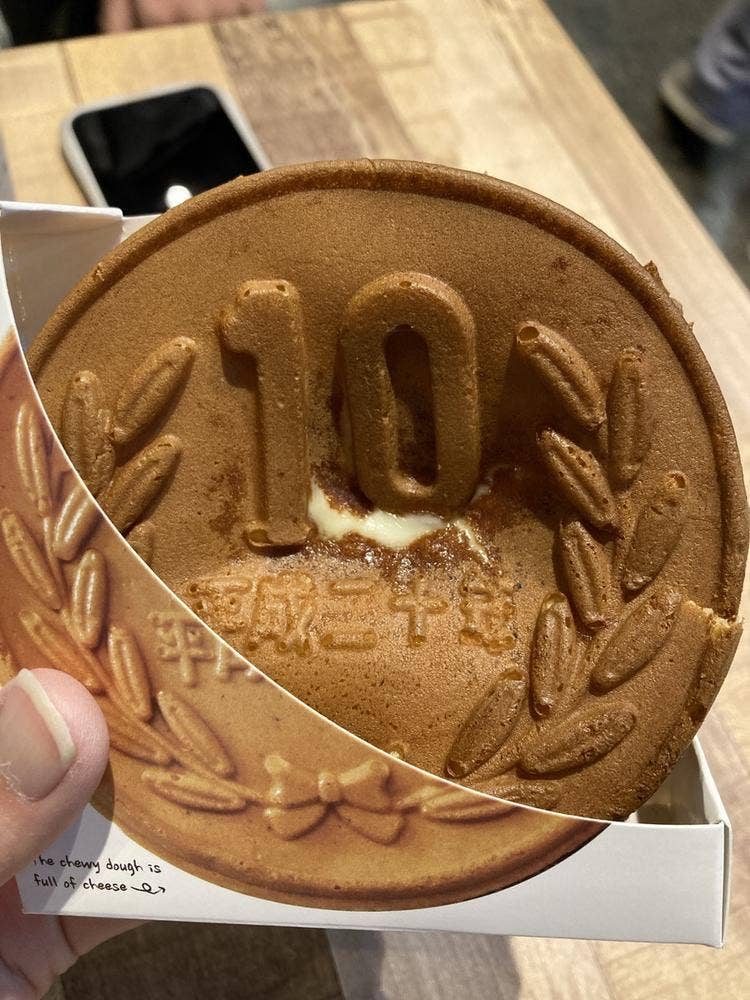 ワッフルコンジャン x 大王チーズ10円パン 原宿店