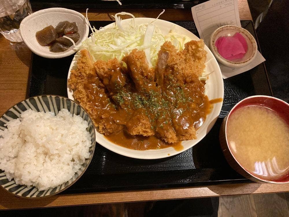 もつ焼き&牛刺し 肉酒場 とろっと 西新宿店