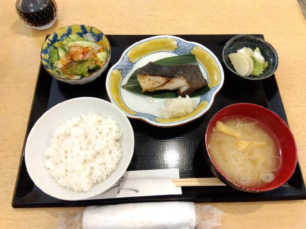 いそ八