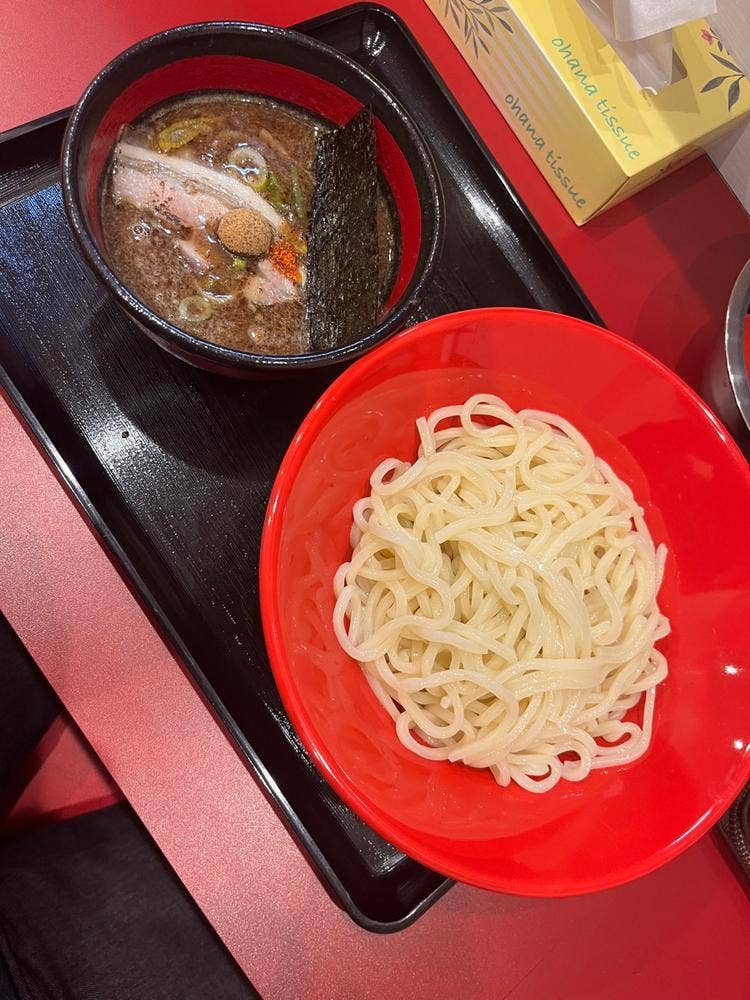 麺から鱗
