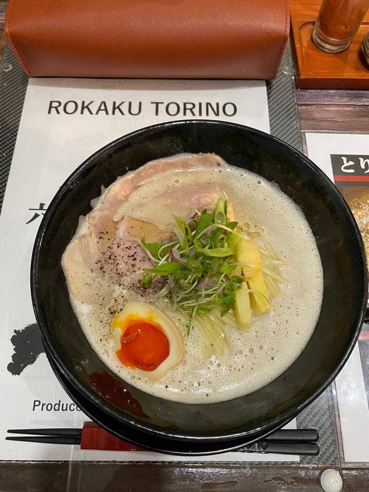 プレス式鶏白湯・鶏純そば専門 六角とり乃