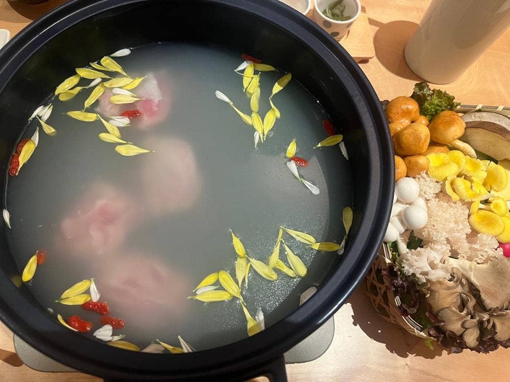 薬膳和鍋 Lotus Pot