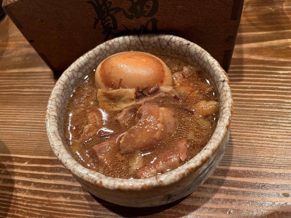 煮込みや まる。