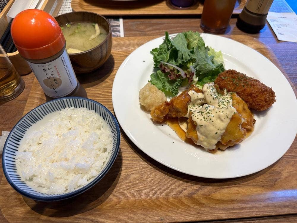 いっかく食堂 ブランチ博多パピヨンガーデン店