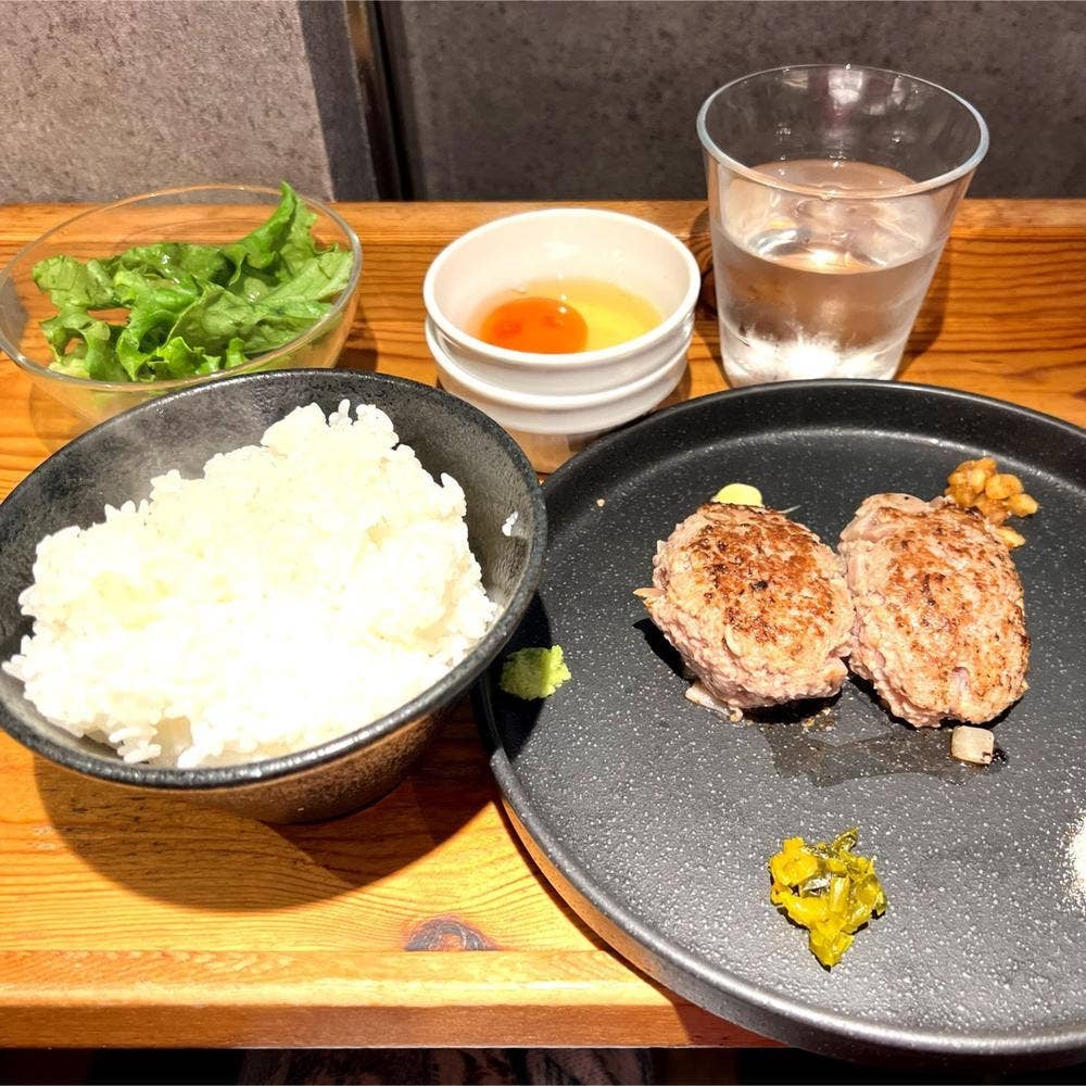 肉屋のハンバーグと炊きたての米