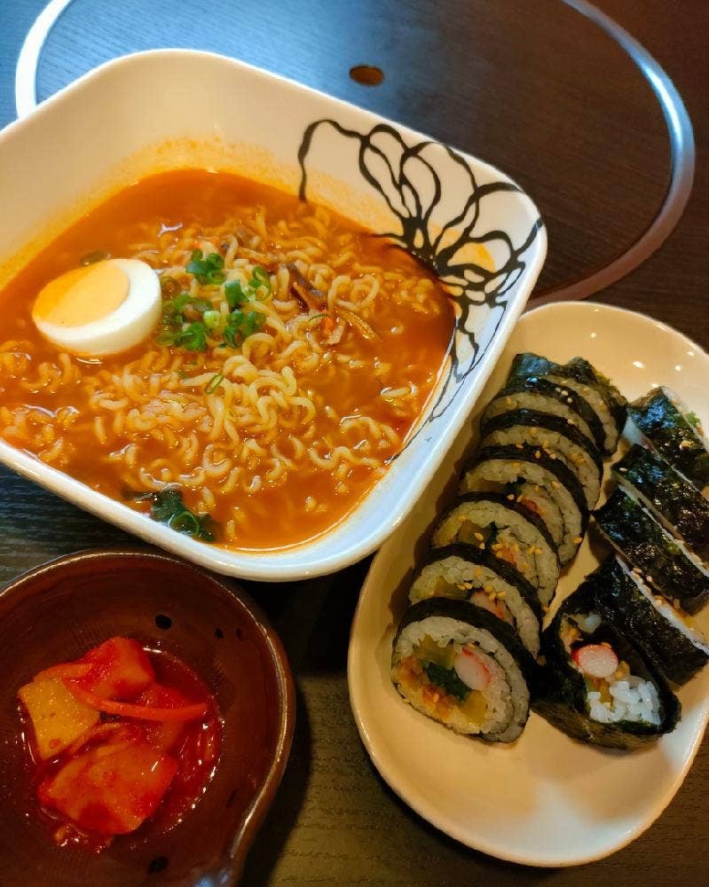 ナリ食堂