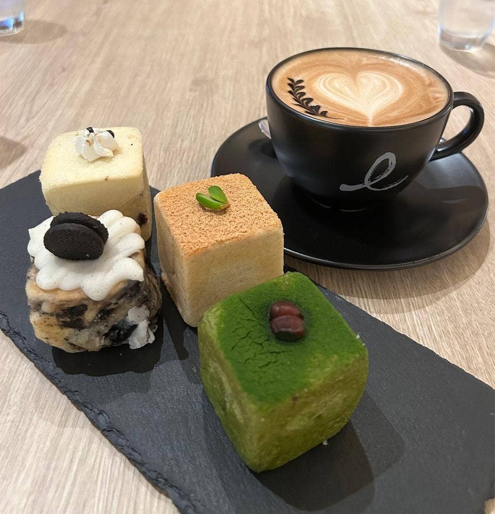 カフェ 3-3 アーティサンスイーツ&ベーカリー