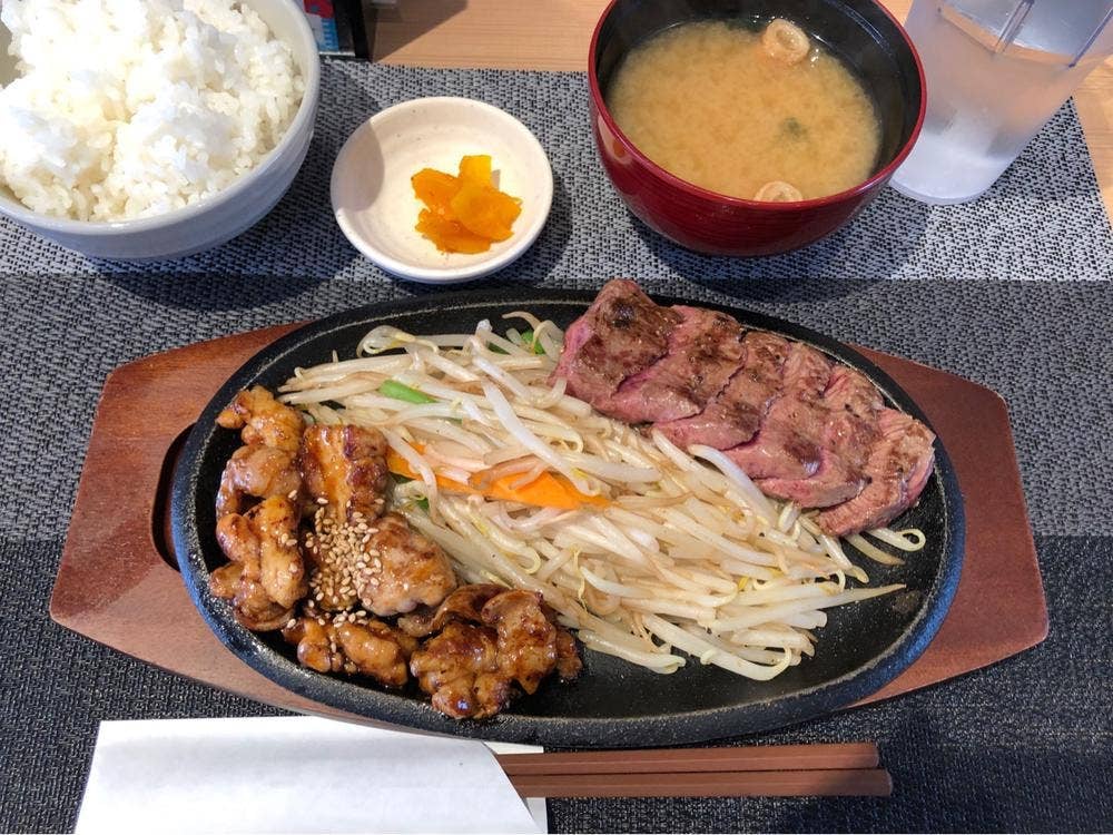 鉄板焼き 博多 天神ホルモン 神戸umieモザイク店