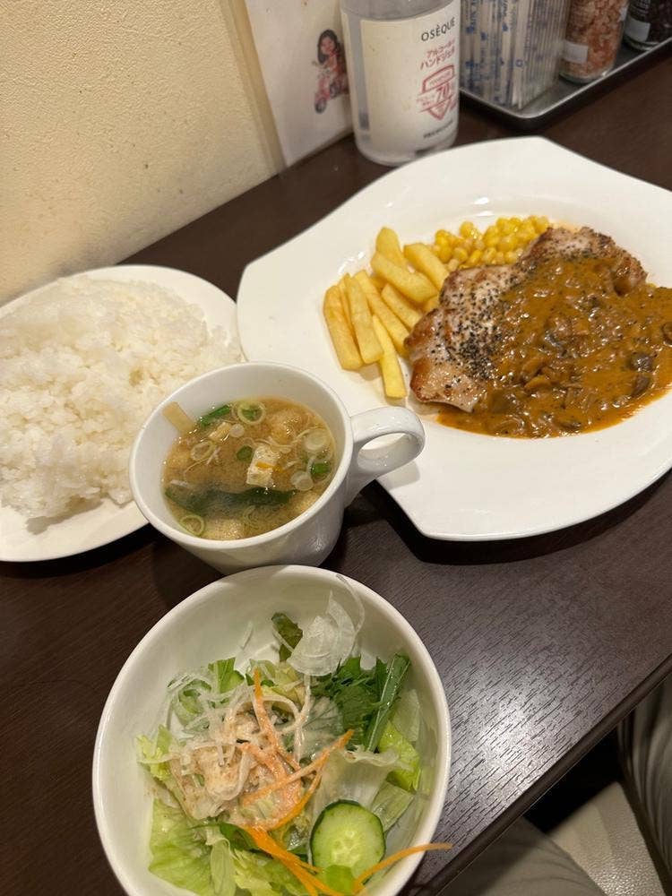金屋 肉マル食堂