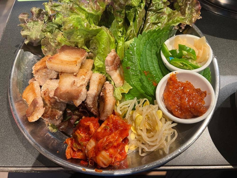 タレ焼肉と包み野菜の専門店 焼肉 くるとん