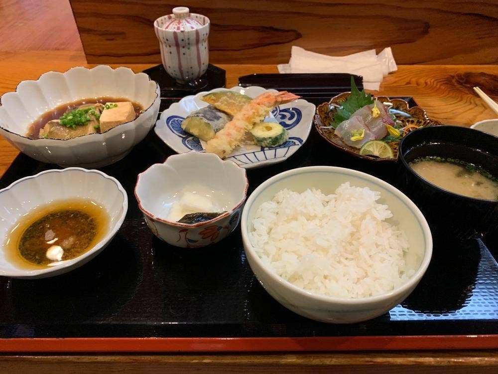 味処おかや