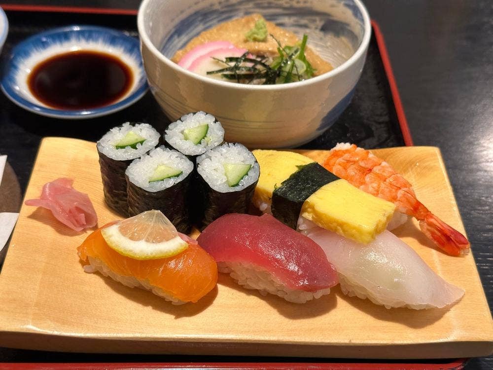 初美寿司 JR山科駅前店