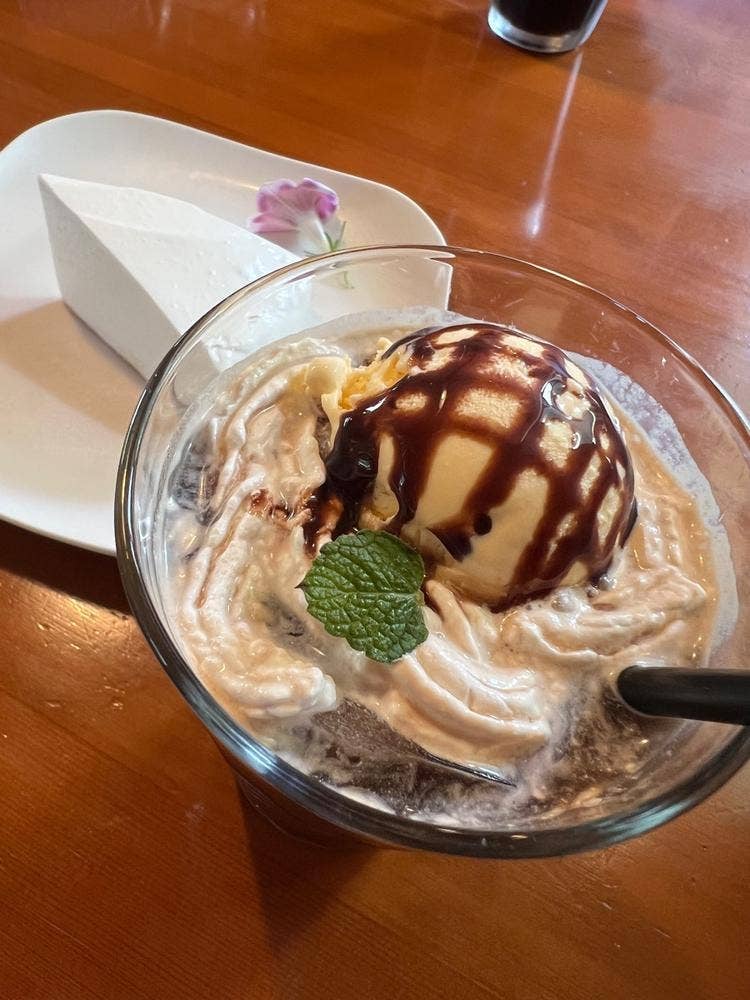 カフェ サンサン