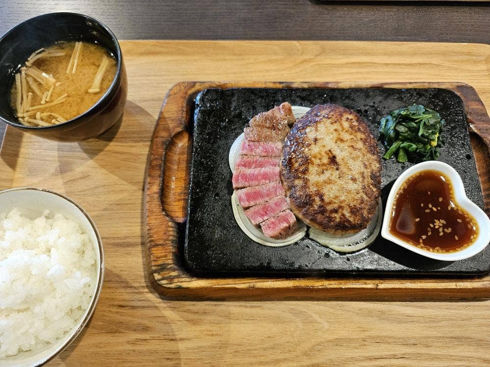 ハンバーグ&ステーキ 自由ELE