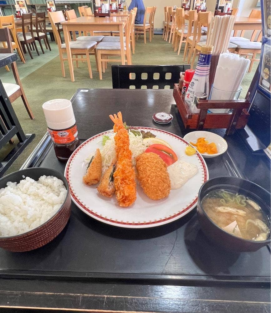 お食事処 ヨコヤマ・ユーランド鶴見