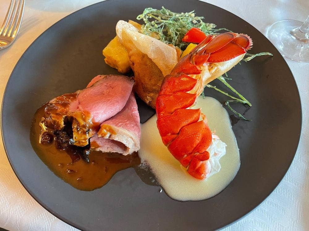 S.S.コロンビア・ダイニングルーム