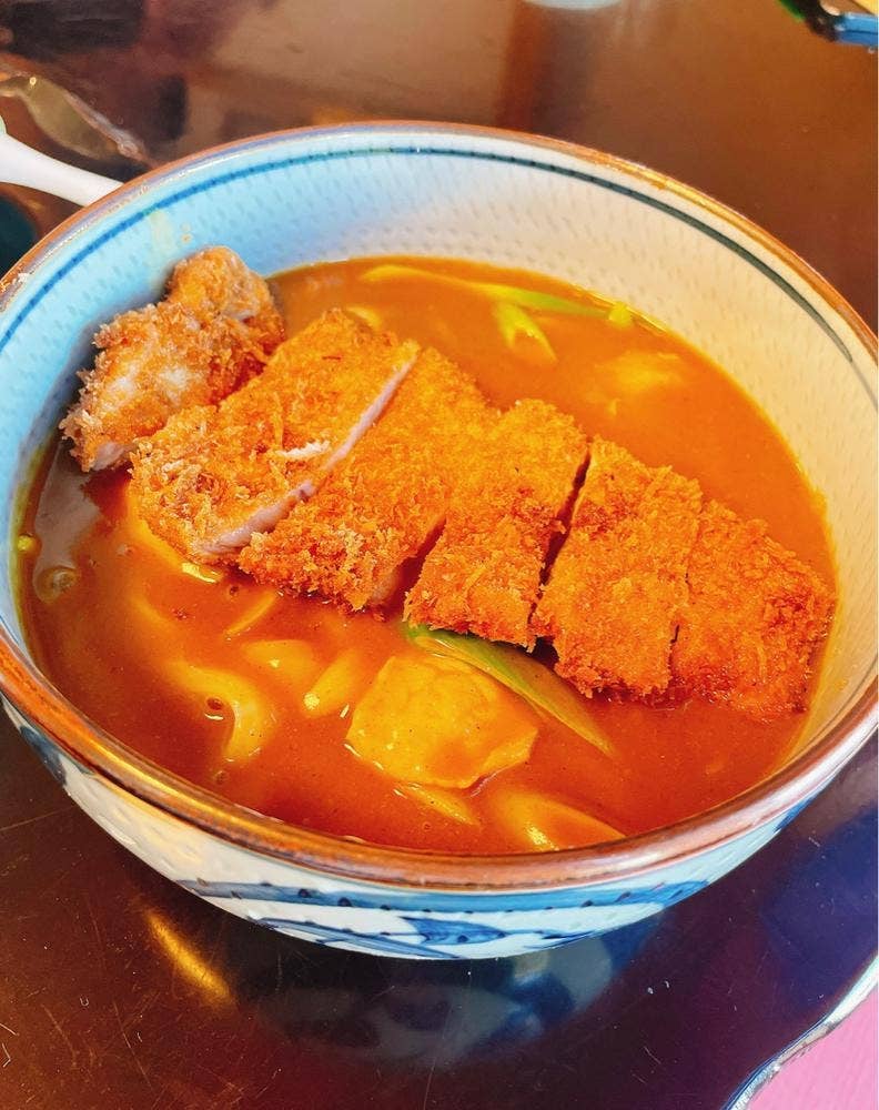 由す美