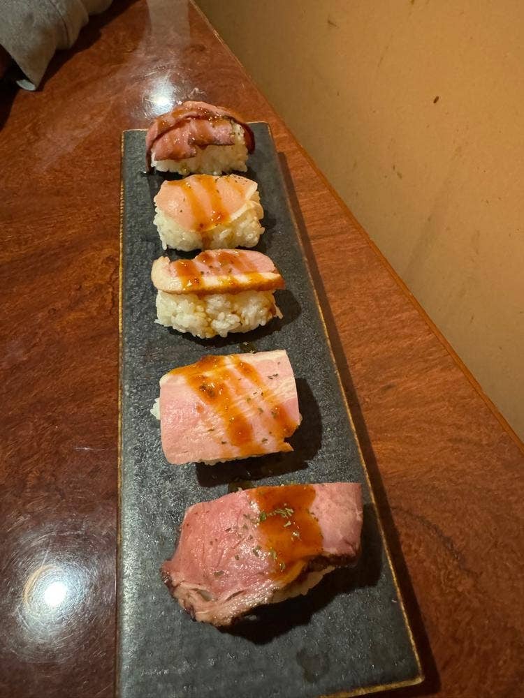 肉寿司・美味い肉なら任せろ! 板前 池袋本店