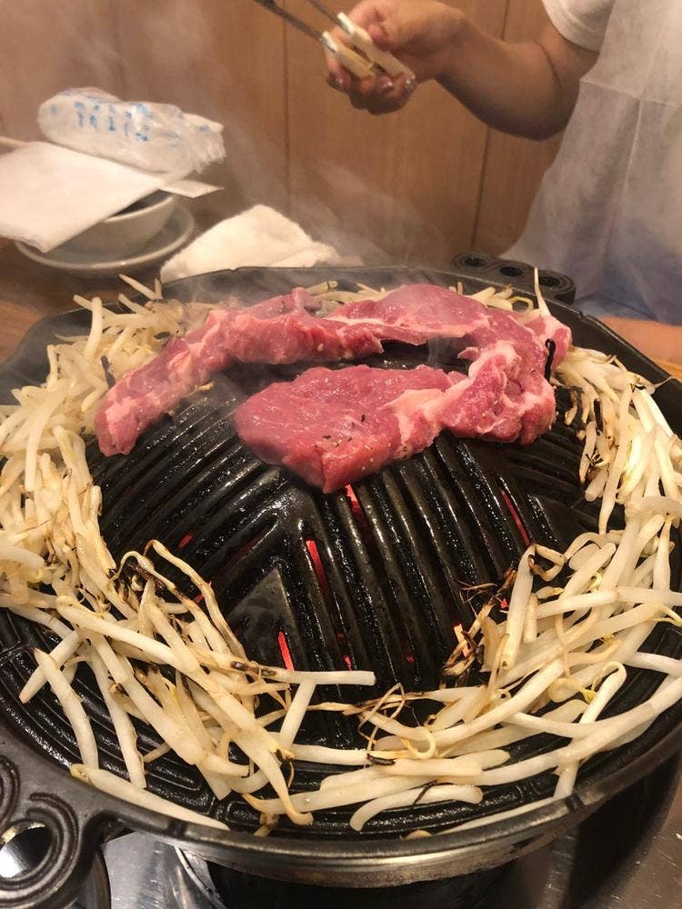 羊肉炭火焼 肉汁屋
