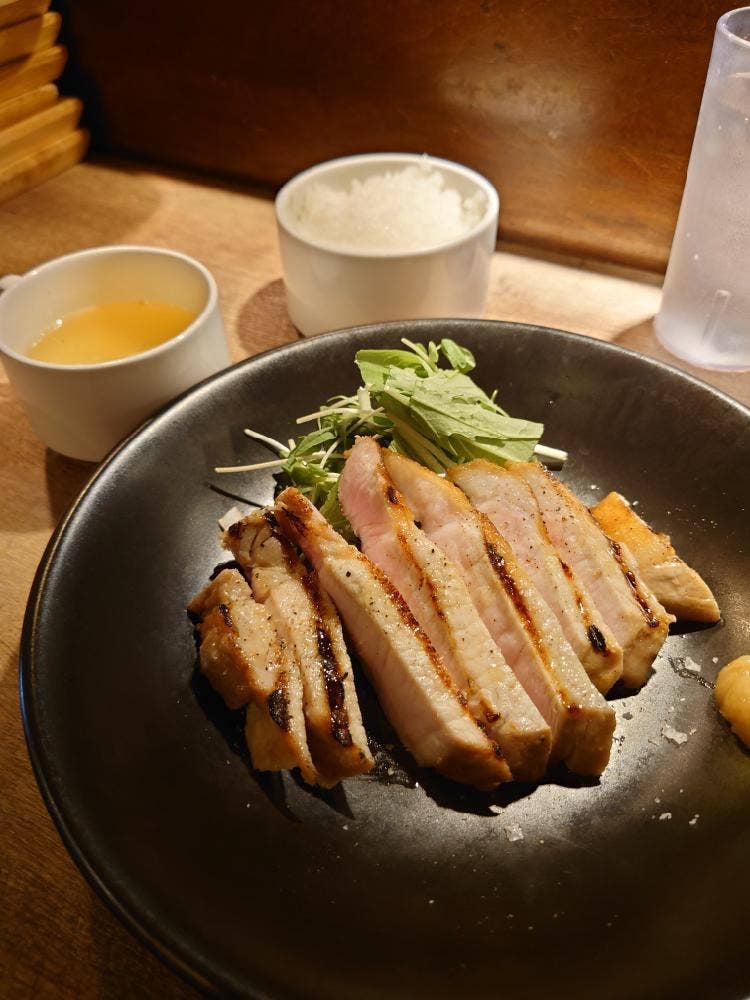 ワインが大好きな『お肉屋さんちの炭火焼きイタリアン』Gazzo