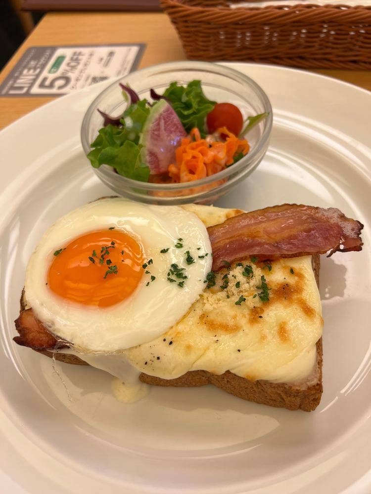 カフェ&ビアレストラン アビオン