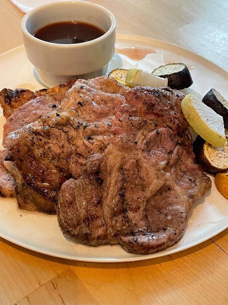 肉の溶岩グリル&横浜地野菜 H.B's nest