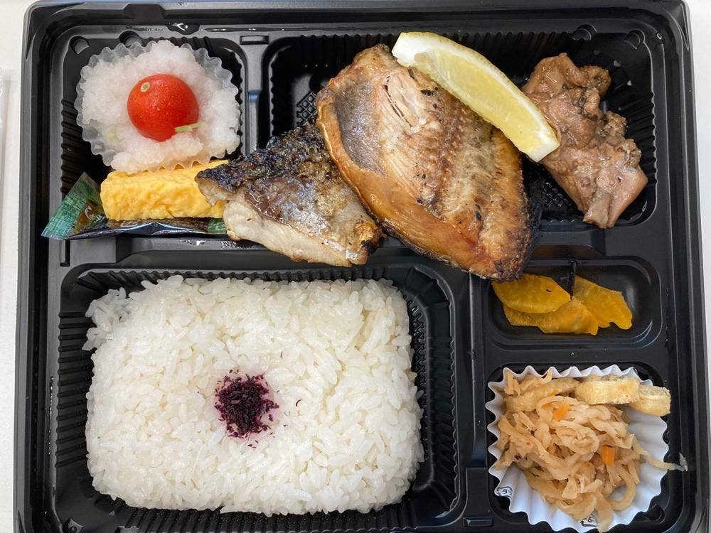 炭火焼食堂 こがね屋