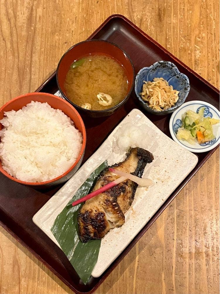 炭火焼専門食処 白銀屋 溜池分店