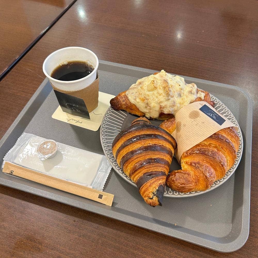 クロワッサンとサンドイッチ ニューバード
