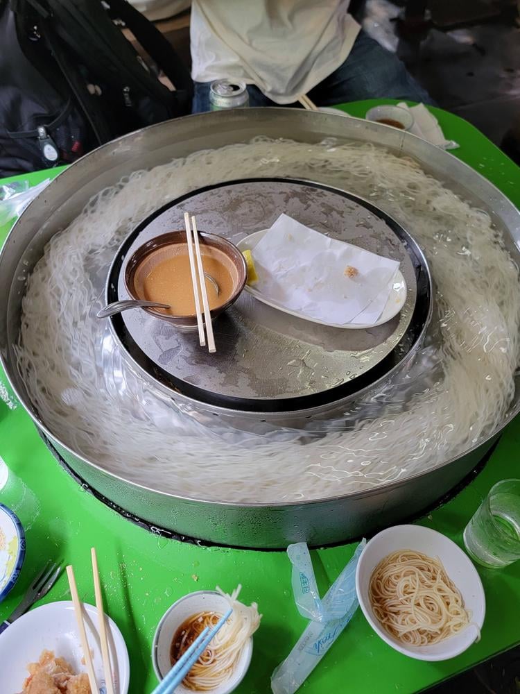 岩保流しそうめん店