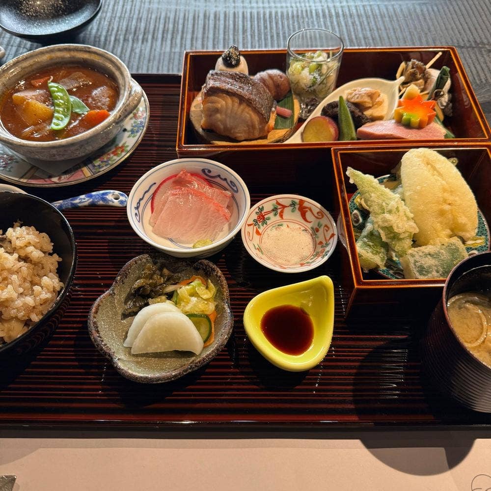 酒と二十四節気料理 きのえねomoya