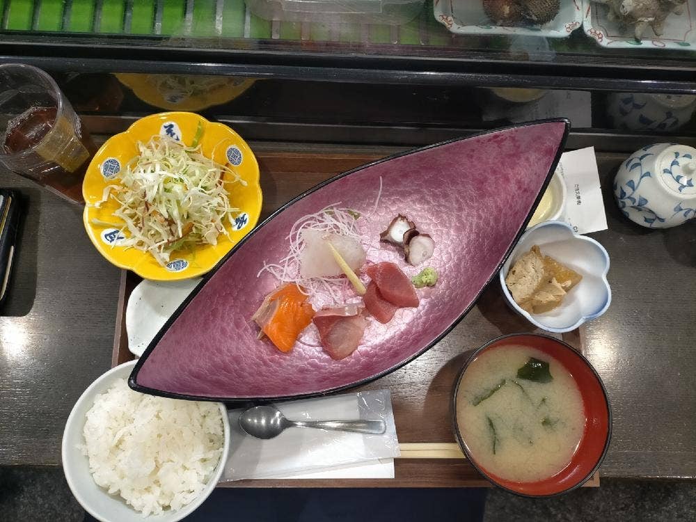 海水で刺身を食べる店 伝左衛門