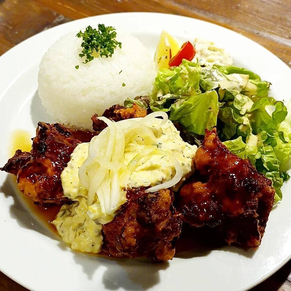 TABLE HAUS