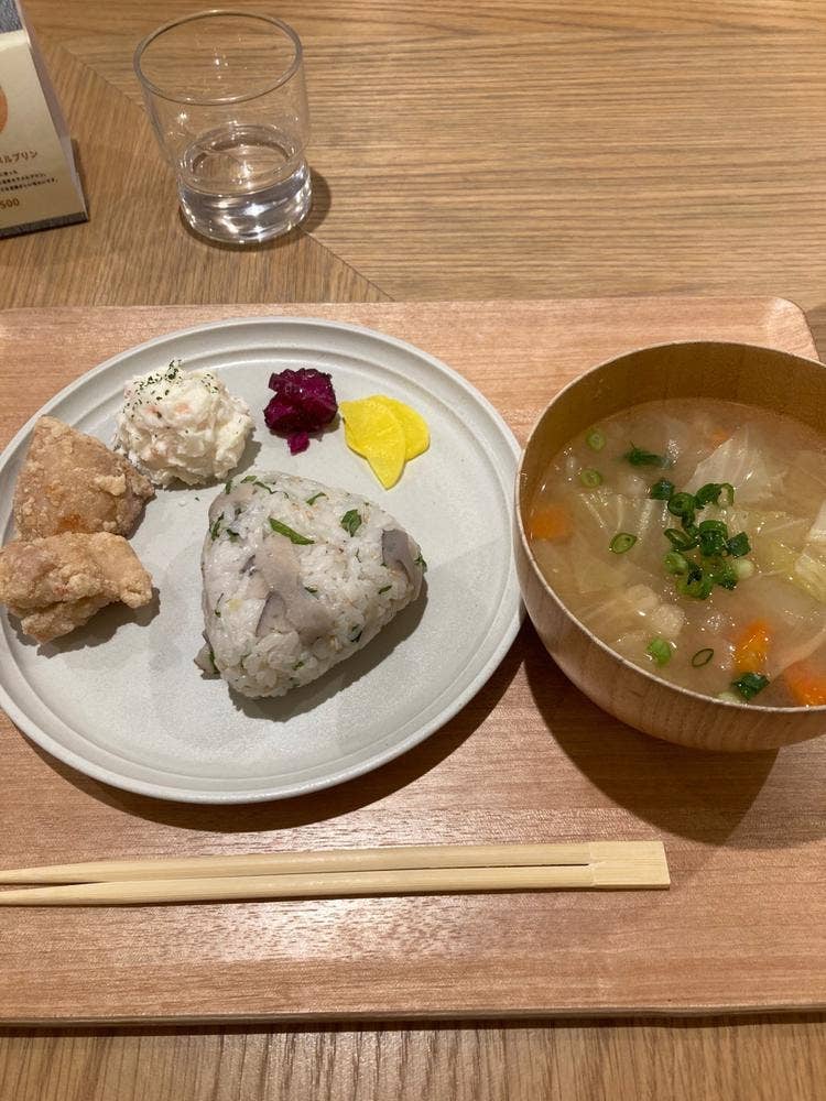 おむすびとせかいのごはん