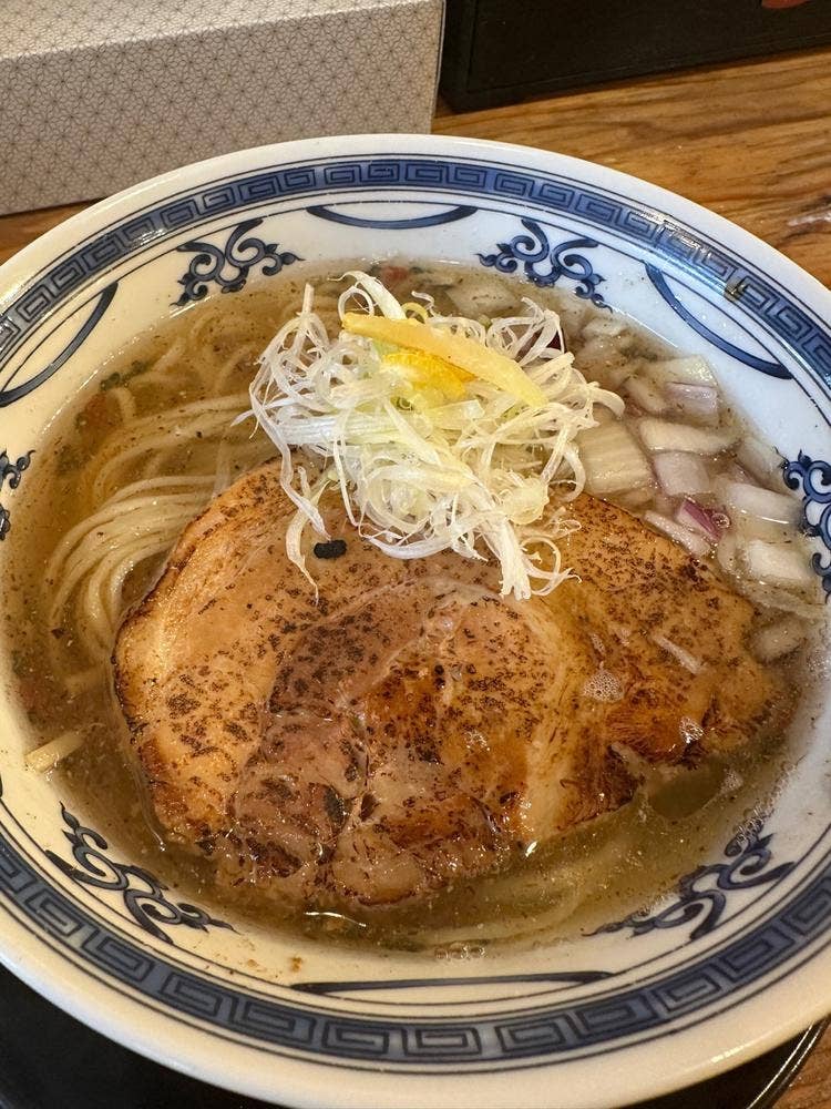 下品なぐらいダシのうまいラーメン屋 沖縄園田店