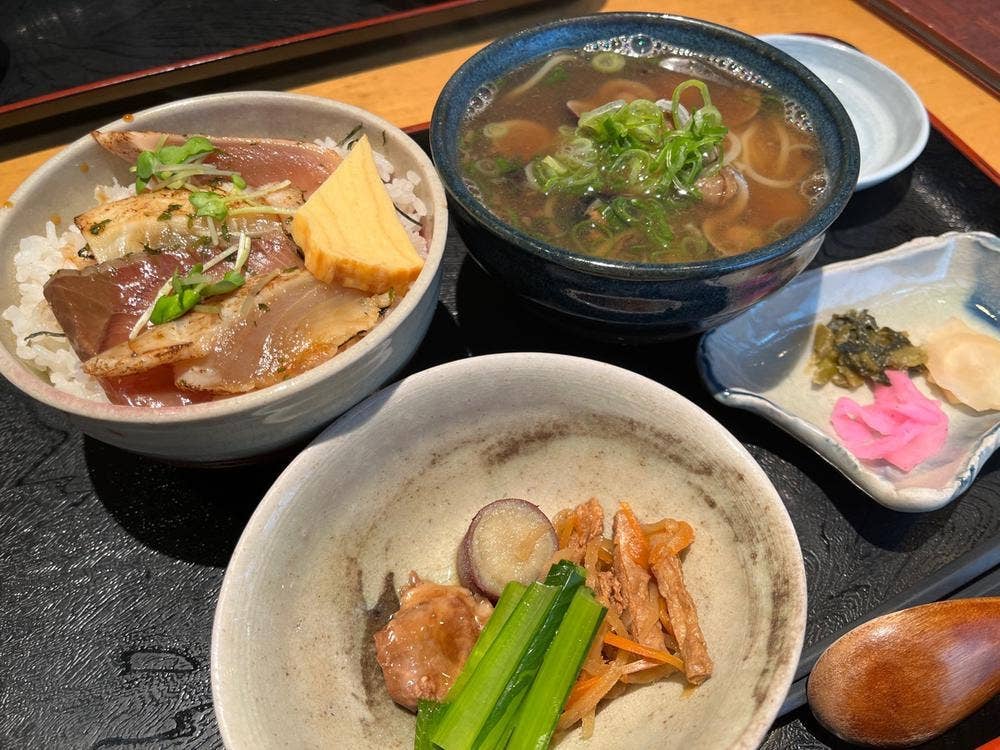 ととやむらた
