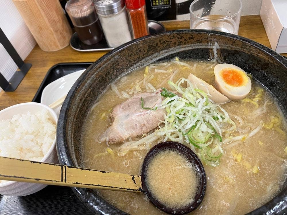 満足ヌードル560 空港通店