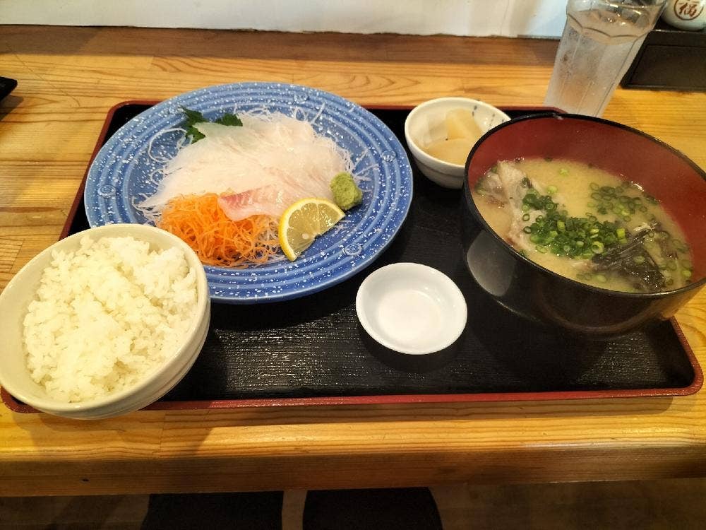 肉と魚の定食屋 ひよこ食堂