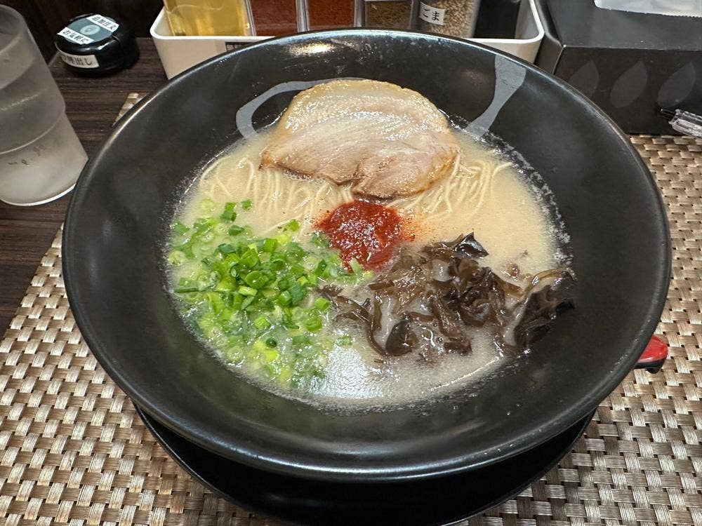 濃厚とんこつラーメン 一峰
