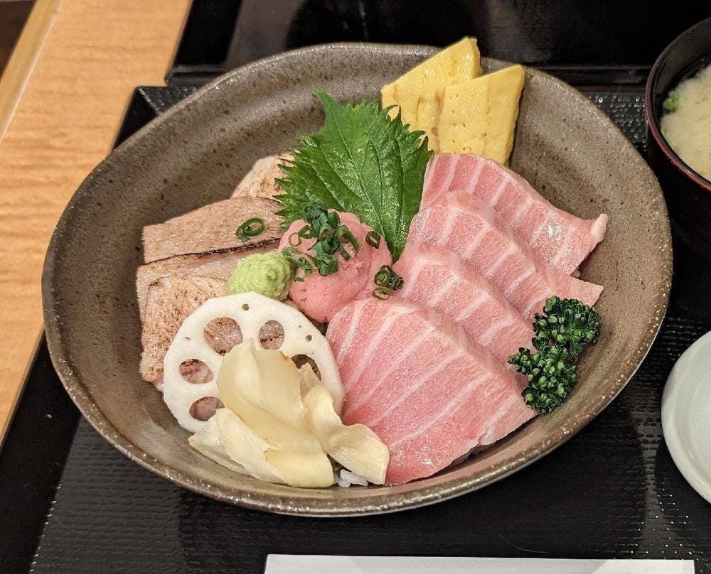 まぐろ丼ぶんた